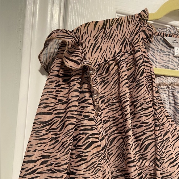 Honey & T Size M Black Tan Tiger Stripe Ruffle Sleeve Tie Neck Smocked Blouse - Picture 5 of 11